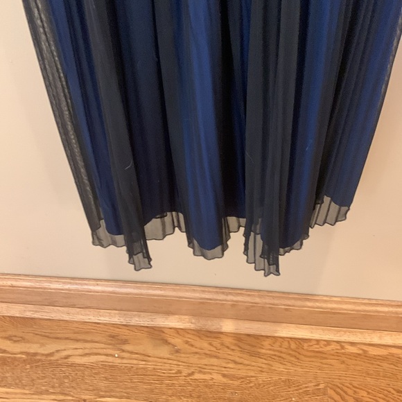 Intrigue size 4 gorgeous blue with high waist and Overlay skirt - Picture 3 of 6